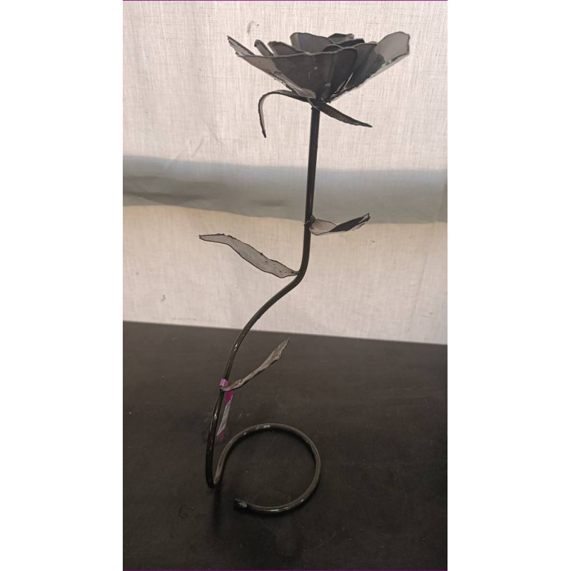 ROSE EN MÉTAL – PIÈCE ARTISANALE
