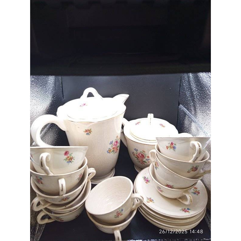 SERVICE à CAFé– INCOMPLET DéCOR FLORAL