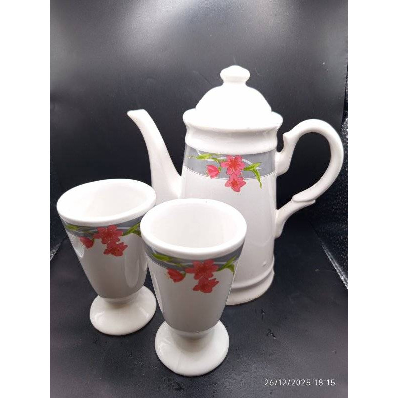 PETITE THéIèRE + 2 TASSES ASSORTIES, DéCOR FLORAL