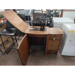 ANCIENNE MACHINE À COUDRE SINGER AVEC MEUBLE EN BOIS