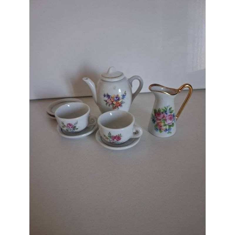 DîNETTE PORCELAINE 8 PIèCES 