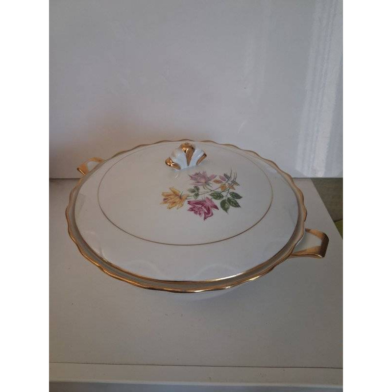 SOUPIèRE EN PORCELAINE 