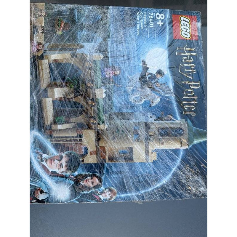 BOITE LEGO COUR DE POUDLARD 76401
